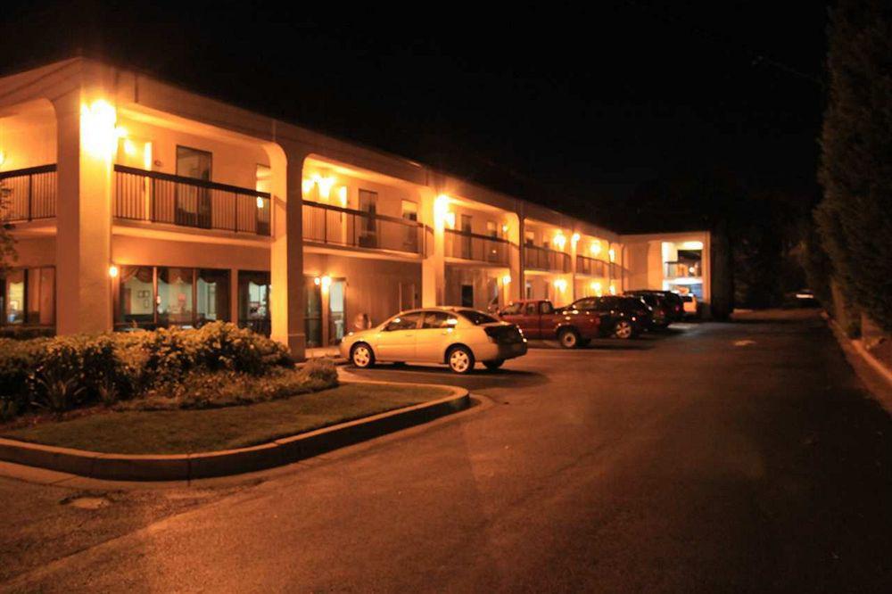 Hotel Baymont By Wyndham Mcdonough Exterior foto