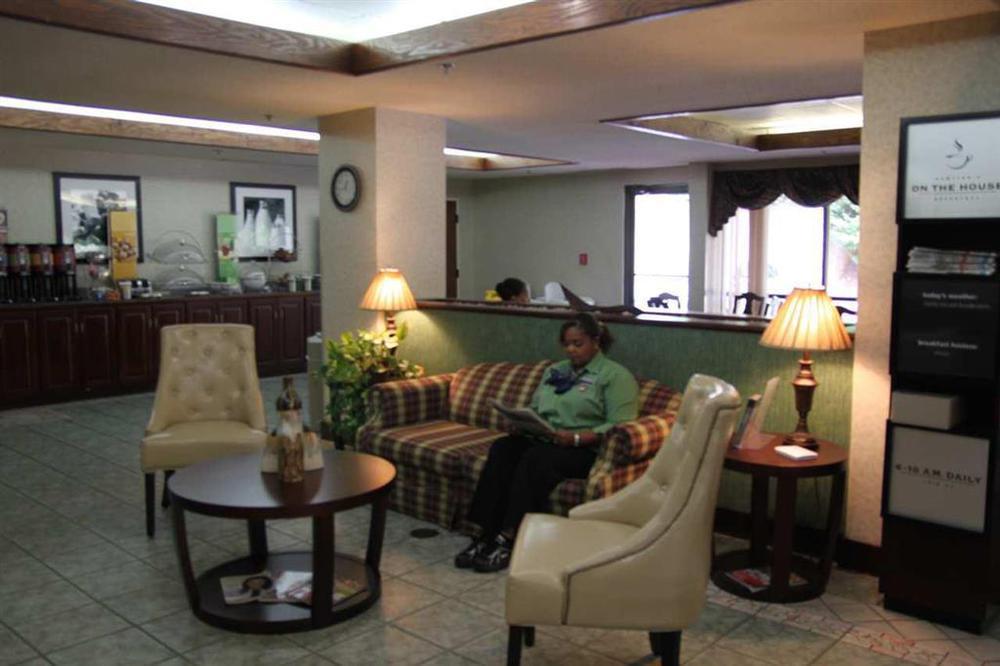 Hotel Baymont By Wyndham Mcdonough Interior foto